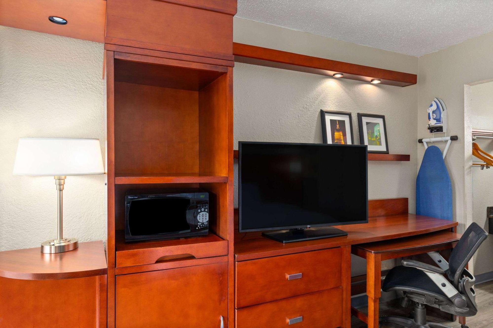 Days Inn By Wyndham Knoxville East Eksteriør bilde