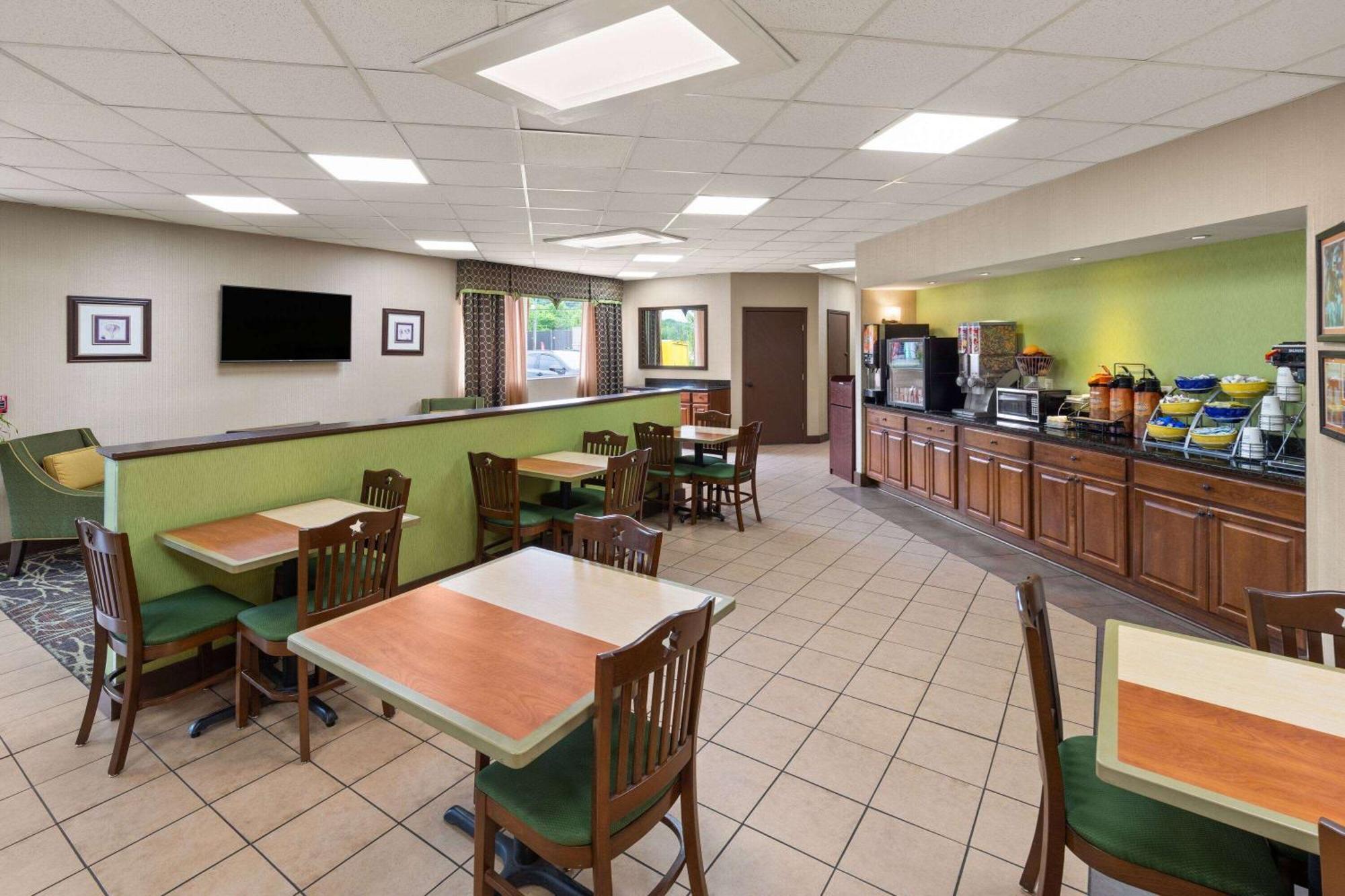 Days Inn By Wyndham Knoxville East Eksteriør bilde
